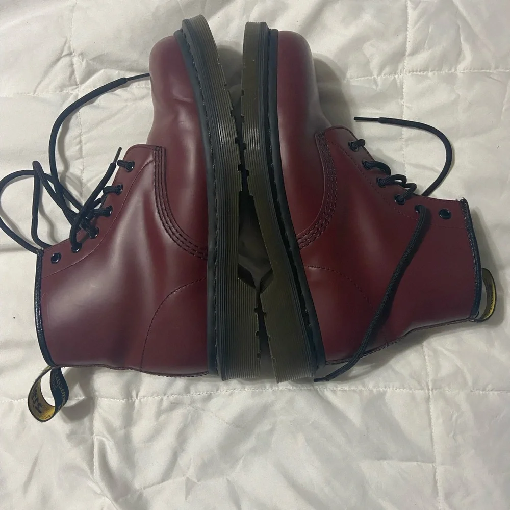 Cherry Doctor Martens, size 8 women’s, 1460 Smooth Leather - Picture 5 of 7